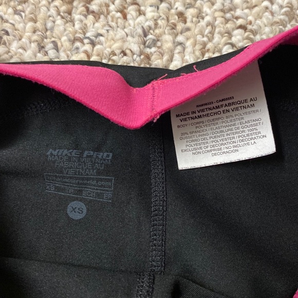2 pairs Nike Pro Dri-fit capri pants - Picture 6 of 7
